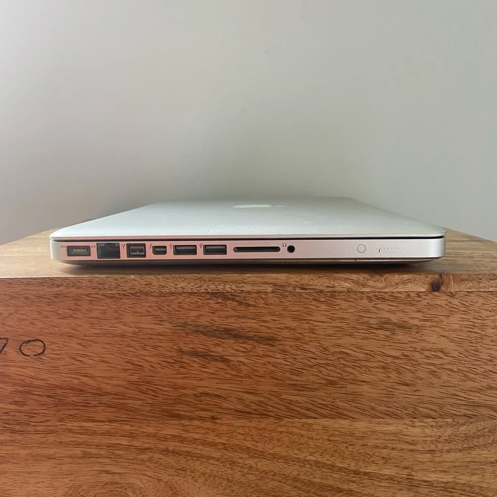 Apple MacBook - Silver with Black Keyboard